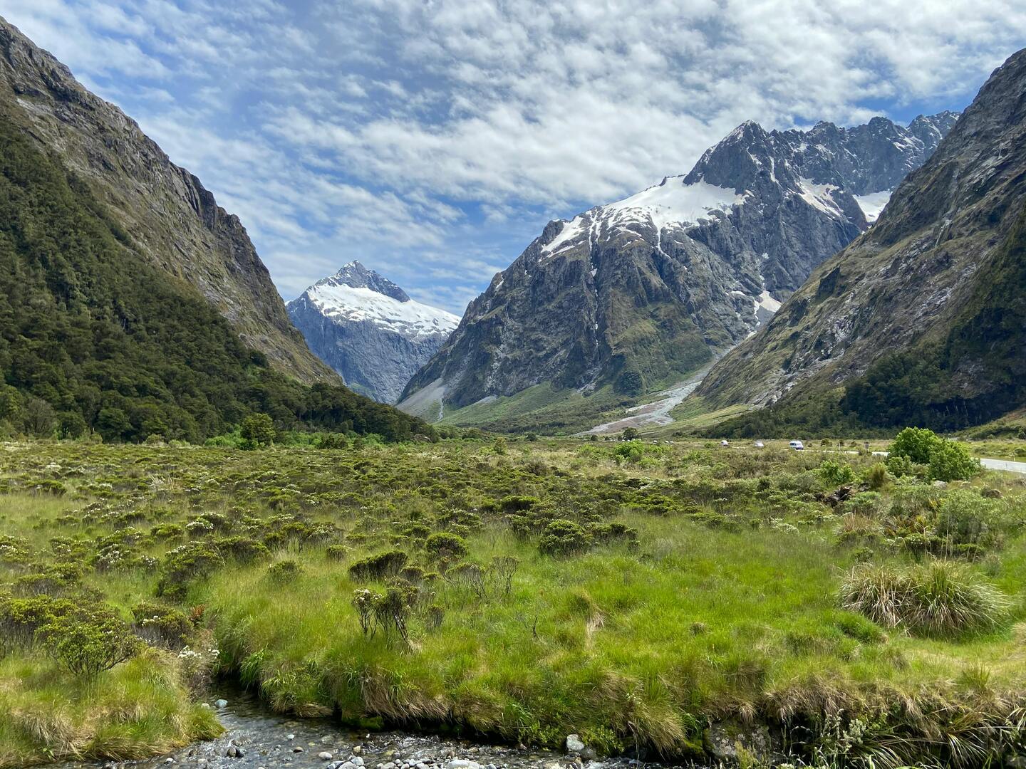 Small group multi-day New Zealand tour with coastal and alpine scenery